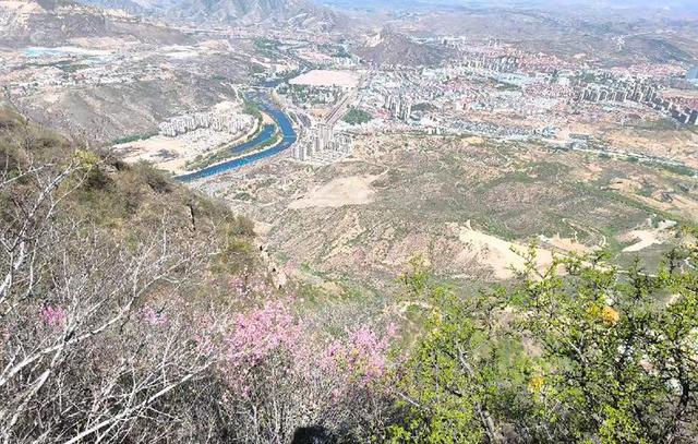 到河北张家口登鸡鸣山