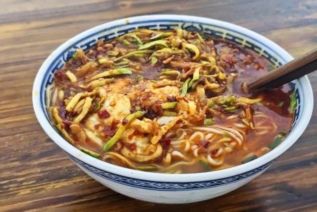 心甘情愿为它“发福”！这座小城的美食，连吃三天都不够～