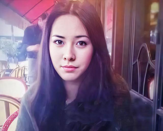 姜文到法国参加女儿婚礼，和前妻桑德琳再次见面，父女俩挽手入场
