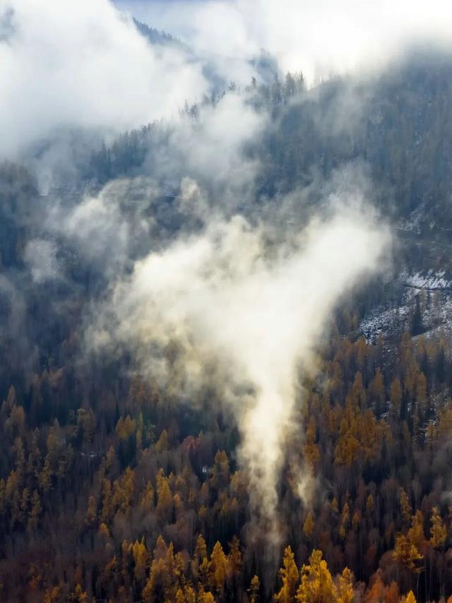 云雾缭绕 喀纳斯驼颈湾