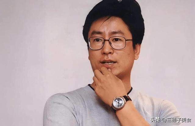 从"央视一哥"到跌落神坛，57岁白岩松的评论	，再遭官媒和网友批评