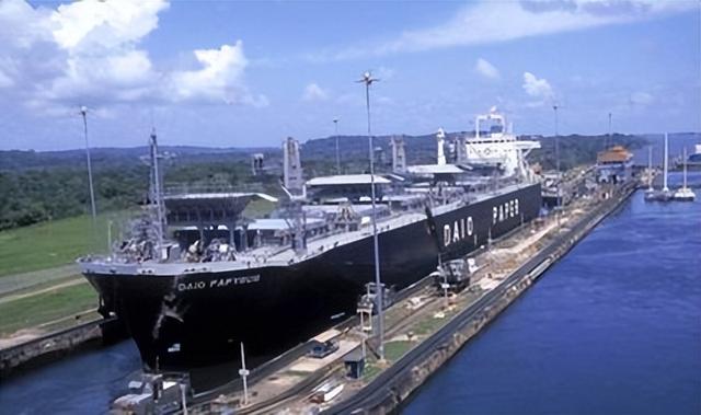 委内瑞拉致电中方后，油轮得到大批军舰护航，特朗普还是算漏一环