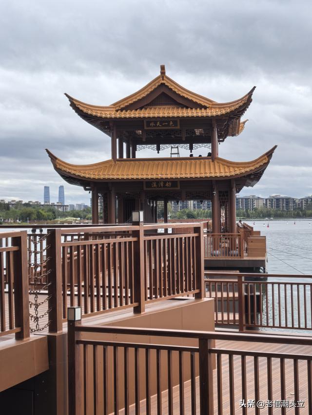 冬天的早上 晒着太阳从大观楼徒步到西山茶马花街 是什么样的感受？