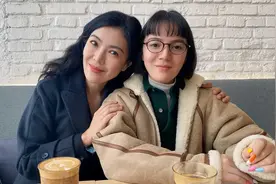 “秋裤门”风波过后，时尚女王苏芒晒与女儿合照，两人同框像姐妹图片