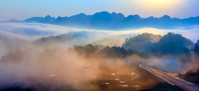 逃离40℃火炉！中国这4个地方夏天只有25℃，人少景美爽翻天！