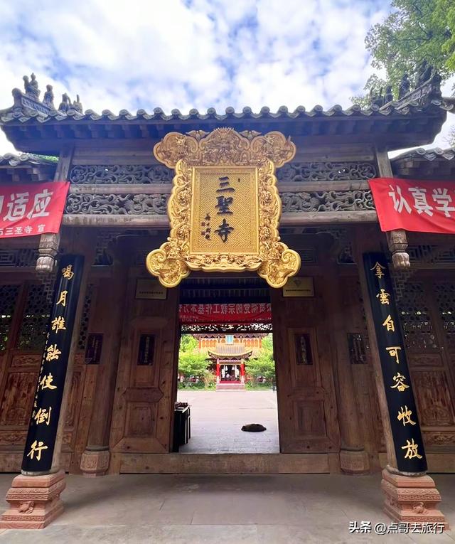 成都最不可低估的寺庙，金碧辉煌，充满皇家气度，公交可直达！