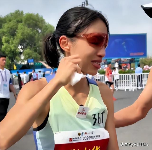 最快女护士风波再起，白岩松惹火上身，官媒出手句句戳打工人心坎