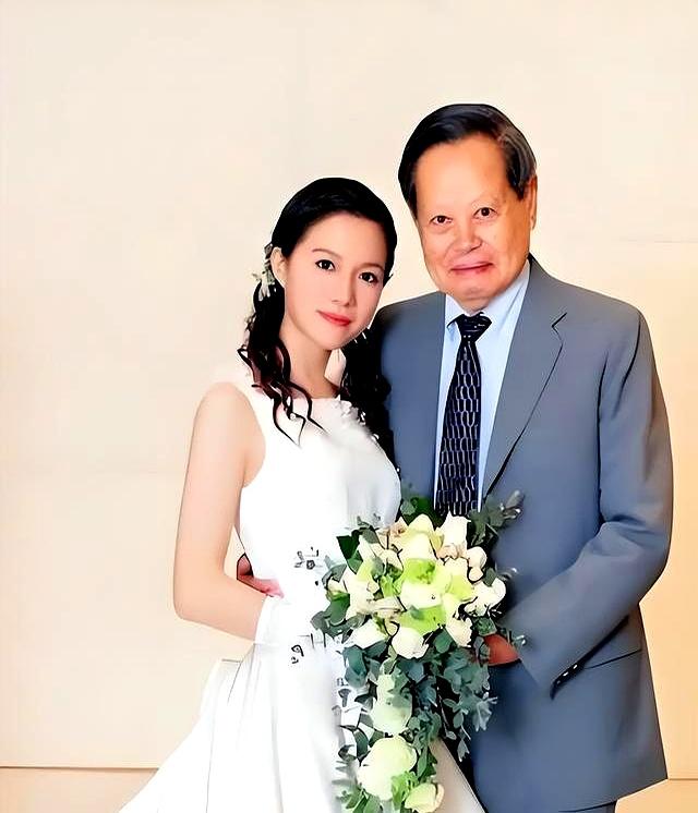 杨振宁去世后，49岁无儿无女的翁帆，还会再婚吗？10年前她已表态