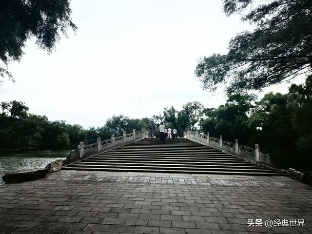 颐和园之三——西堤、绣漪桥和十七孔桥