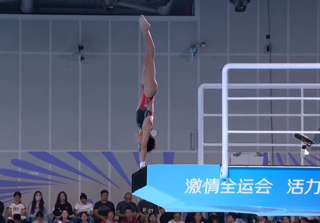 全运会跳水女子10米台：陈芋汐四跳锁定决赛资格	，张家齐第九