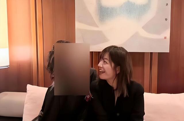 拔出萝卜带出泥！49岁赵薇近况被曝，原来圈内封杀只是冰山一角