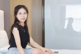 邂逅致命诱惑！蕾丝上衣+肉色丝袜，优雅魅力无人能挡！图片