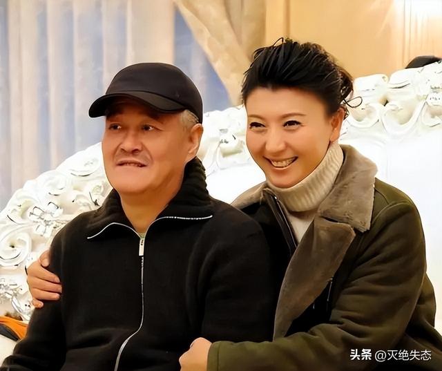 闫学晶风波终于落幕，6个男人惨遭牵连，儿媳与继女最不好过