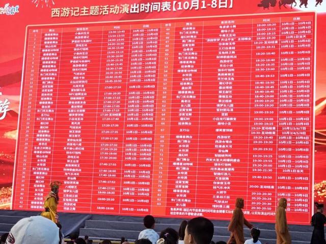 万人涌入长春动植物园看“雪饼猴”：家长肩头长满孩子，还有人爬树也要看