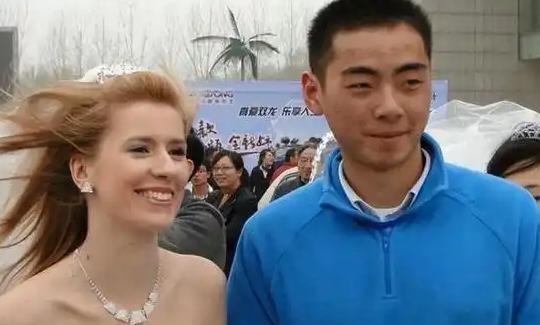 大量外国女孩涌入相亲角，不要彩礼不要车房，大龄剩女：滚出中国