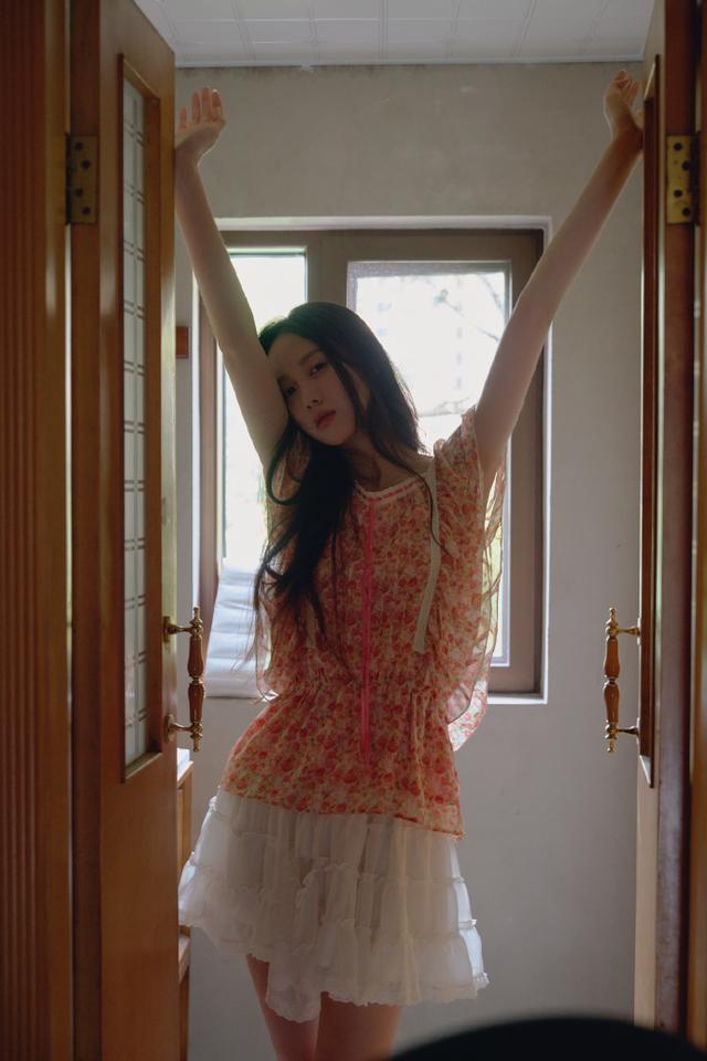 主持人李瑜居家私房写真，纯欲迷人