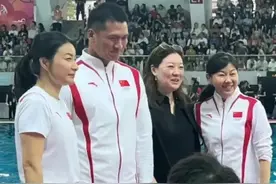 昔日跳水女皇伏明霞，身材发福变化大，几乎认不出来了图片