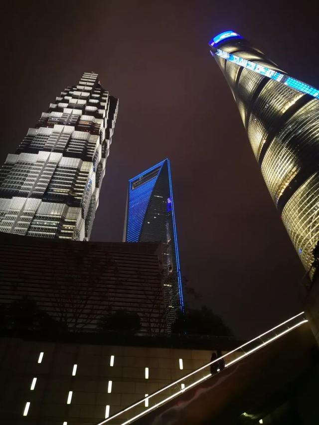 为了这些超绝的Citywalk机位，总要逛一趟上海吧~