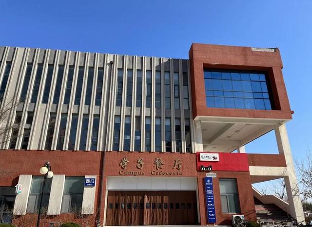 谁先下车谁就输！神奇的北京地铁4号线，一眼放去都是985名校