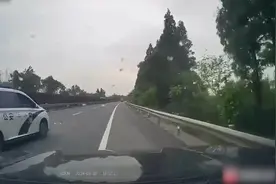 湖北一警车高速拦停私家车检查引关注，律师：涉嫌滥用职权，危害公共交通安全图片