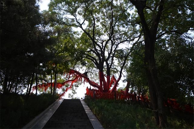 太原蒙山——群山环抱，自然风光优美，有丰富的历史文化底蕴...