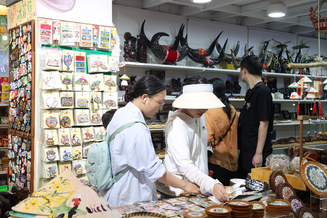 一日游、购物游、美食游…口岸经济火出圈！