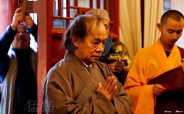 拔萝卜带泥！释永信倒台后，最惨的不是女明星，而是捐了46亿的他