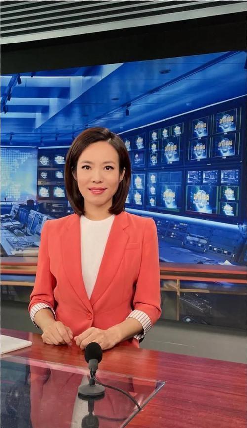九三阅兵的解说原来是她！沉稳大气端庄漂亮，如今47岁仍未婚单身