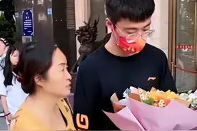 江西男孩两岁被拐，22年开超跑认亲，养父身家过亿：他回家了没？图片