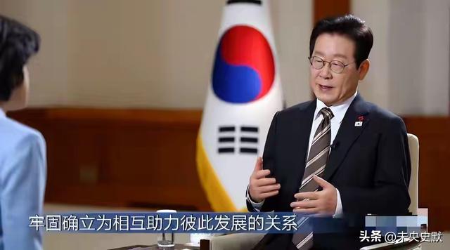 吃完了酒席，李在明启程离京，临走前终于对华改口	，一个时代告终