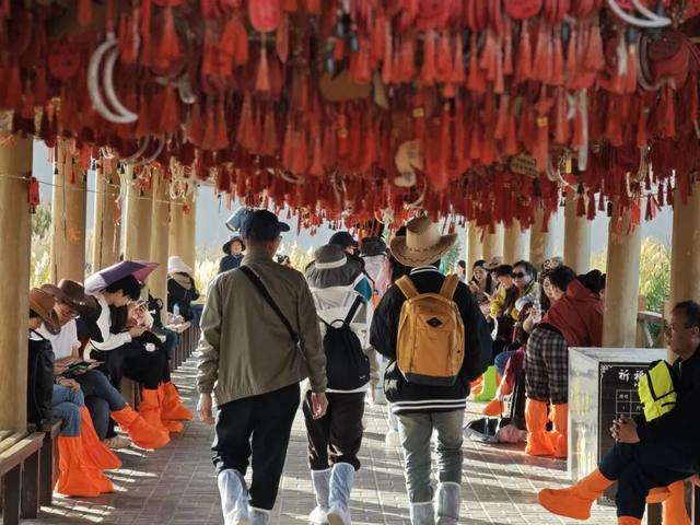 双节同庆，欢乐满溢！鸣沙山月牙泉再现文旅热潮