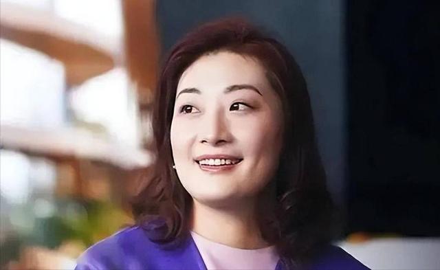 辞去董事长仅3个月	，宗馥莉官宣新身份，宗泽后和整个商界沉默了
