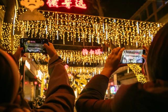 白塔寺街区跨年文化盛宴欢乐启幕