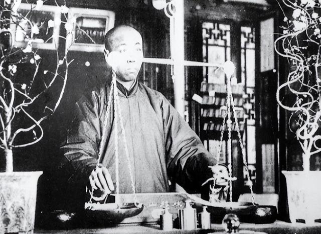 真凶拔掉满脸胡子改名	，观看《刘胡兰》心存侥幸，却不知难逃法网