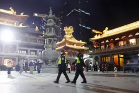 今天凌晨3点多开始排队！上海此地预计涌入15万人次！有地方元宵节都订满了图片