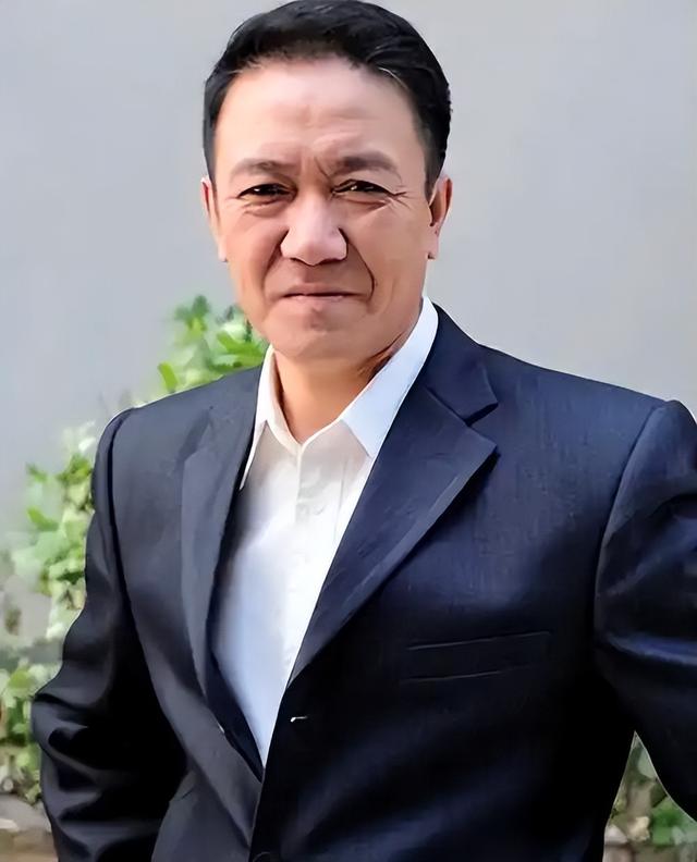 表面是老艺术家，私下好色又贪财，这4位艺人晚节不保一点不算冤