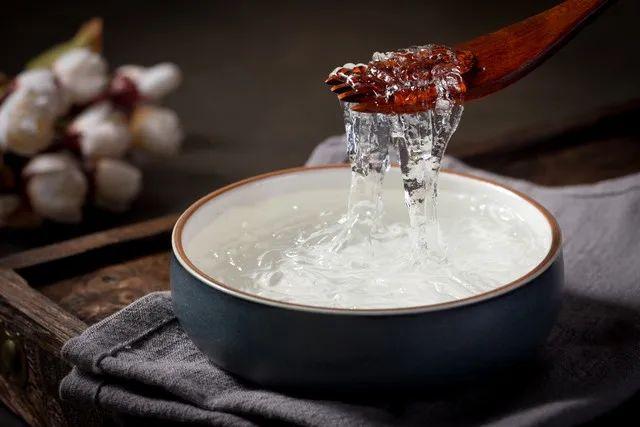 花胶红枣酸奶的功效与作用 花胶红枣酸奶的功效与作用是什么