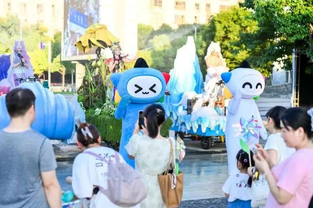 三上央视、四登热搜！超20万市民打卡武汉城建集团汉口里竹床节