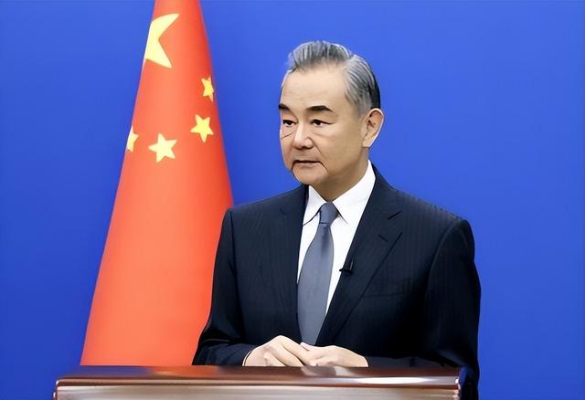 登上赴京专机	，李在明先送2句话，王毅挂断电话，统一最强音发出