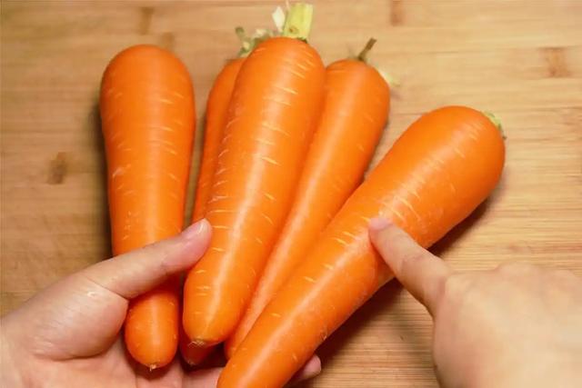 越吃眼睛越亮的4种食物，医生提醒：老年人每周吃几次，维护眼睛