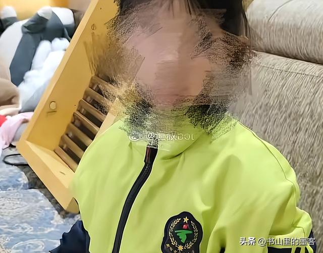 女孩追母身亡后续：舅舅透露内情	，孩子父亲只顾领赔偿，不见悲伤