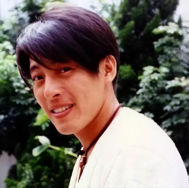 夫妻俩为了不变老，坚持31年不吃肉不生子，如今59岁近照不敢认