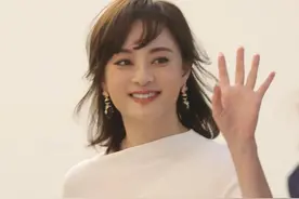 41岁留长发的孙俪算不算顶级大美女，看看她和蒋欣的合照就知道图片