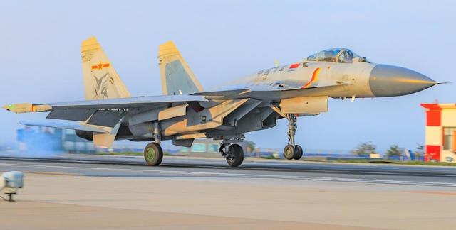 歼-35还是有点小？国产航母突破12万吨指日可待	，歼-36能上舰么？