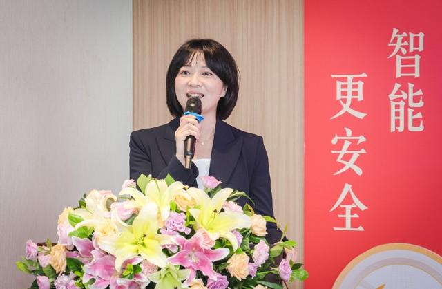 吉林省首台，新一代机器人全飞秒落户长春普瑞眼科医院