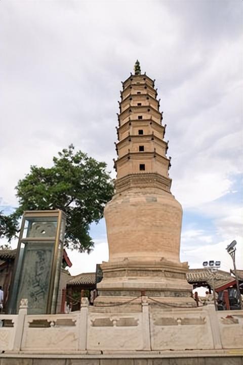 走进兰州白塔山公园：探寻佛塔故事与兰州历史印记