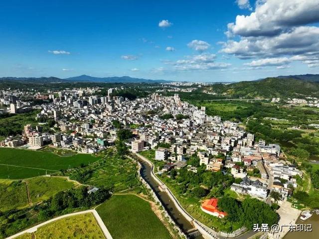 这里的首任县令是南越王赵佗