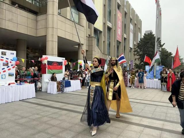 10国留学生当“文化推荐官”！曲阳社区国际文化嘉年华热力启幕