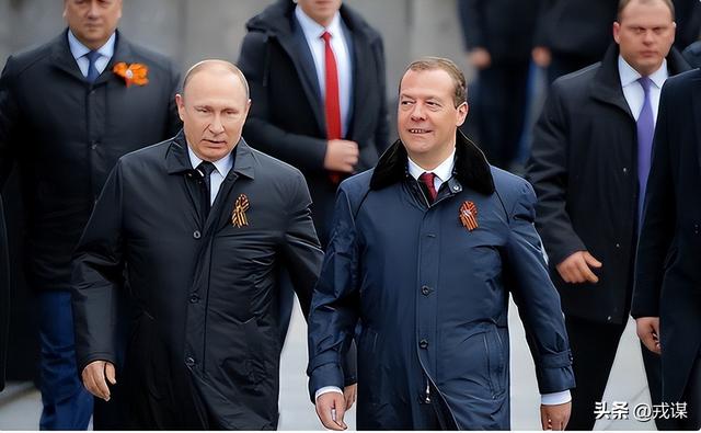 俄乌生死局！5000乌军陷重围，西方美梦碎，核战风险已拉响警报