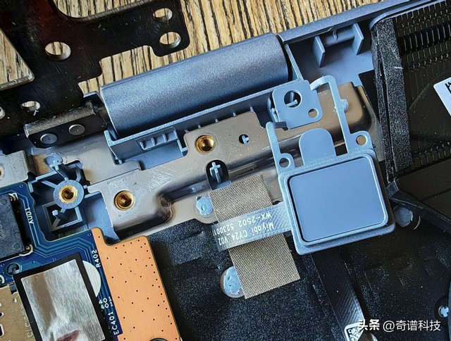 戴尔16 Plus笔记本电脑：轻盈的大家伙